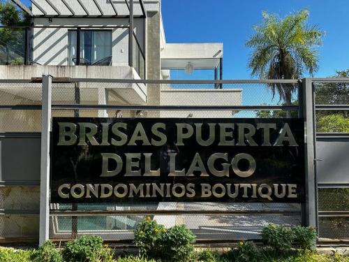 San Bernardino House | Puerta del Lago