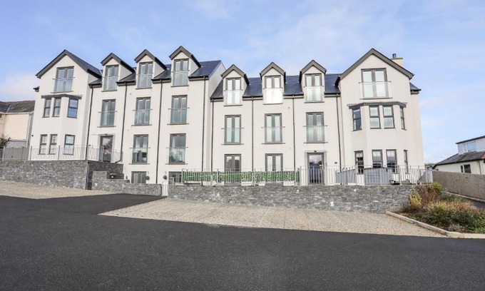 Benllech House | Puffin Pad