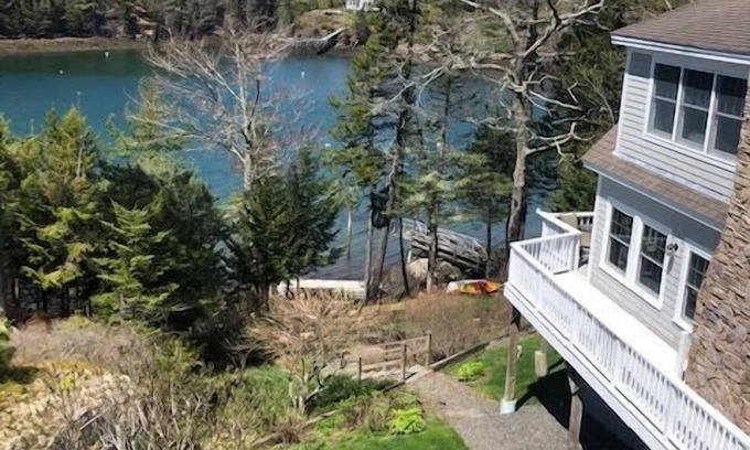 East Boothbay Apartment | Puffin Perch - Waterfront Apartment on Linekin Bay - Fire Pit & Dock Access