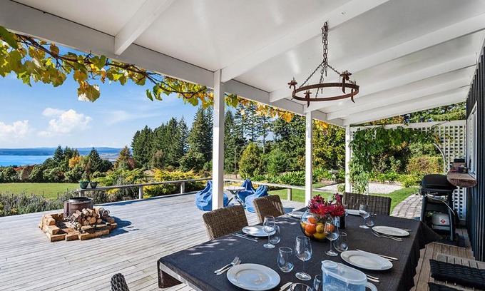 Mount Ruapehu Ski Area House | Pukawa Country Lodge - Pukawa Bay Holiday Home