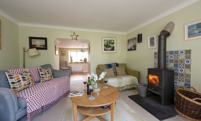 Gwithian House | Pump Cottage (Sleeps 10) - a house that sleeps 10 guests in 5 bedrooms