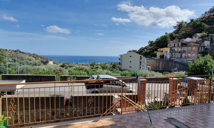 Roccalumera House | "Pupo" Apartment with sea view terrace