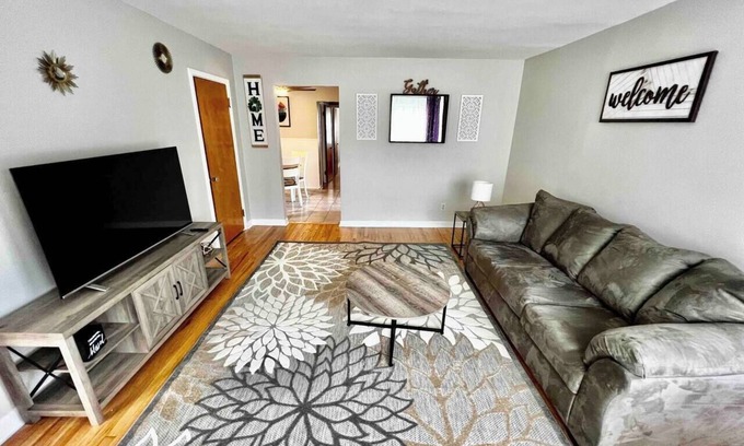 Westwood Apartment | Purple Paradise Queen Bed Apartment