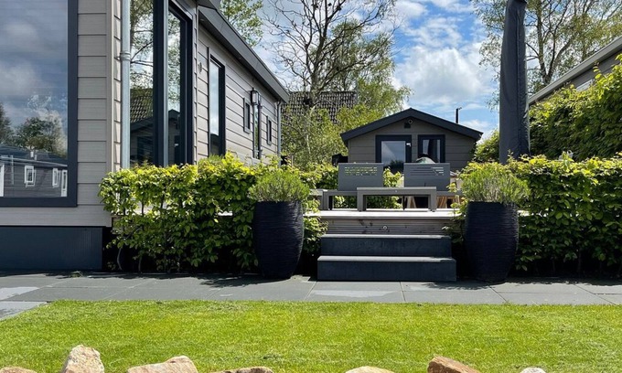 Eernewoude Ski Chalet | PUUR Eernewoude luxury cabin on open water in the Alde Feanen