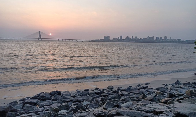 Mahim House | Pvt AC room + Seafacing + Garden + Luxury finish furniture and fitments, Mumbai