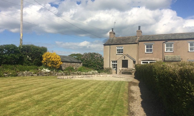 Meathop Cottage | PYE HALL COTTAGE, family friendly, with a garden in Silverdale