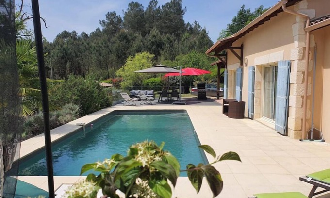 Issac House | Pyraine, Nature et Piscine