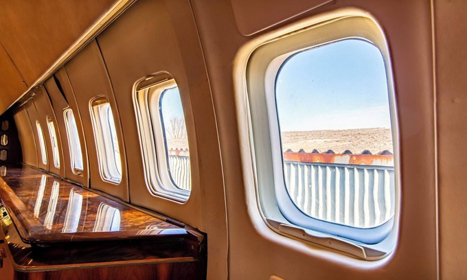 Hanham Boat Rental | PYTCHAir Boeing 727 Private Jet Hotel