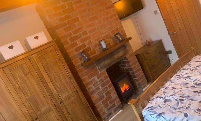 Pudsey House | Quaint 1 bedroom cottage in Pudsey, Leeds