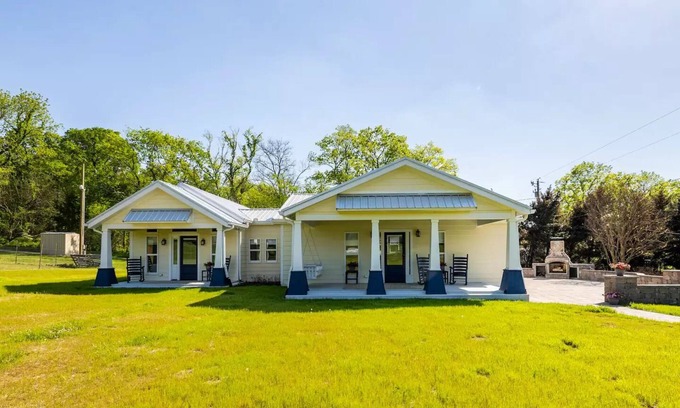 Nolensville Cottage | Quaint and charming cottage on 10 beautiful acres! Enjoy peace and country life!