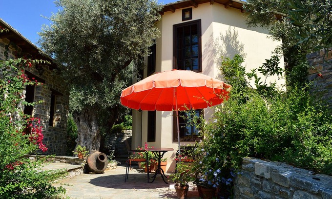 South Pelion Cottage | Quaint character cottage in traditional Greek village