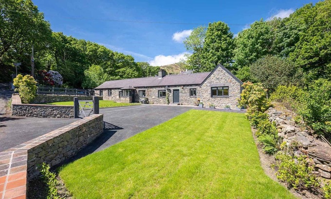 Gallt Y Foel Cottage | Quaint Cottage in the Heart of Eryri (Snowdonia) | 2-Merddyn-Coch