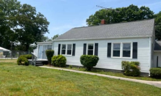 Lancaster House | Quaint Cottage on Myer Creek