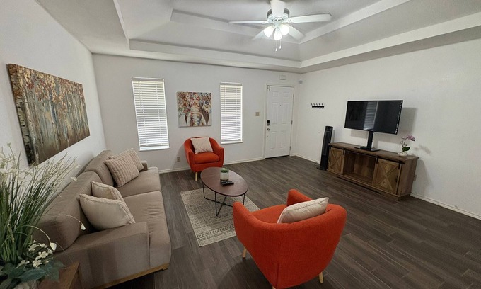 Harlingen House | Quaint & Cozy 3BR - pets welcome!