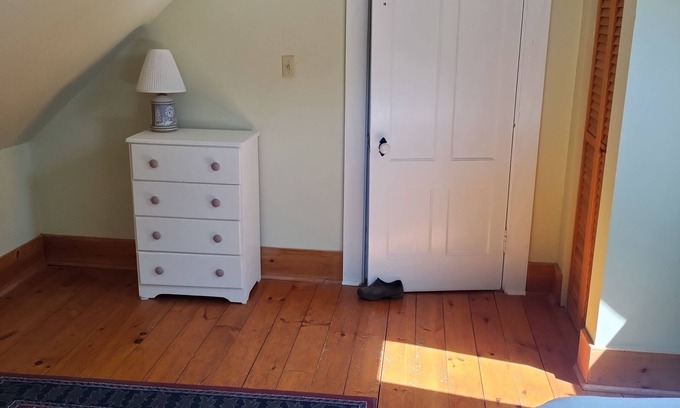 Weybridge Other | Quaint farmhouse with garden, big yard, river access- all near Middlebury, VT.