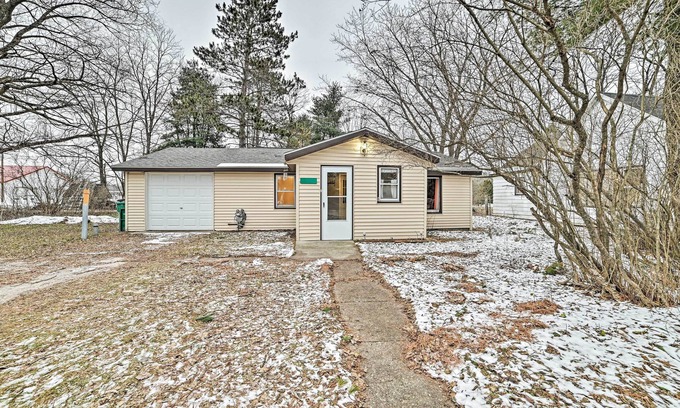 Frederic House | Quaint Frederic Home: Ski, Boat + Hike Nearby