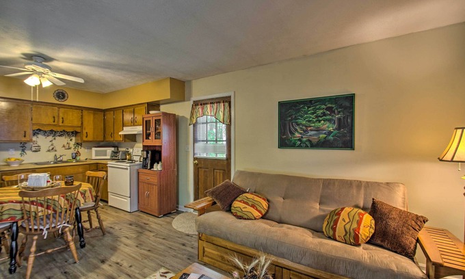 Hinton House | Quaint Hinton Hideaway - Hunt & Fish Nearby!