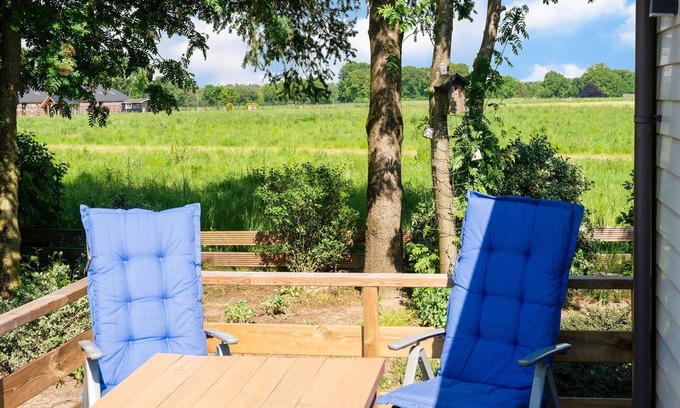 Garderen House | Quaint Holiday Home in Garderen with Fenced Garden