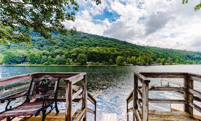 Poultney Cottage | Quaint lakefront home with great views & full kitchen