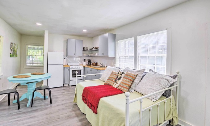 Leeds Apartment | Quaint Leeds Studio w/Yard ~ 18 Mi to Birmingham!