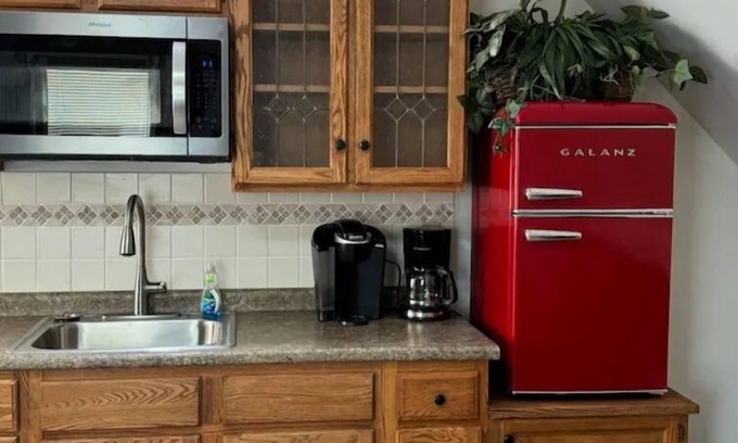 Newton Falls Apartment | Quaint little studio