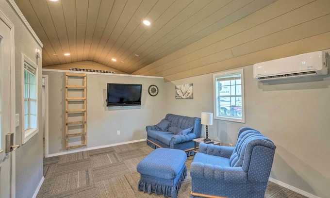 Montezuma Cabin | Quaint Montezuma Cabin Near Lake Ponderosa!