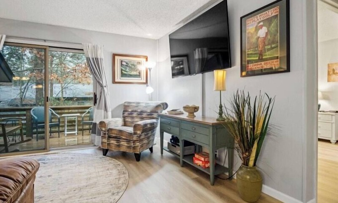 Hot Springs Village House | Quaint Townhome Nestled in the Piney Woods
