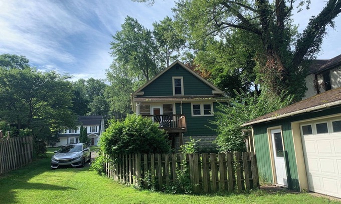 Norwalk House | Quaint Victorian Style Getaway in Norwalk Ohio