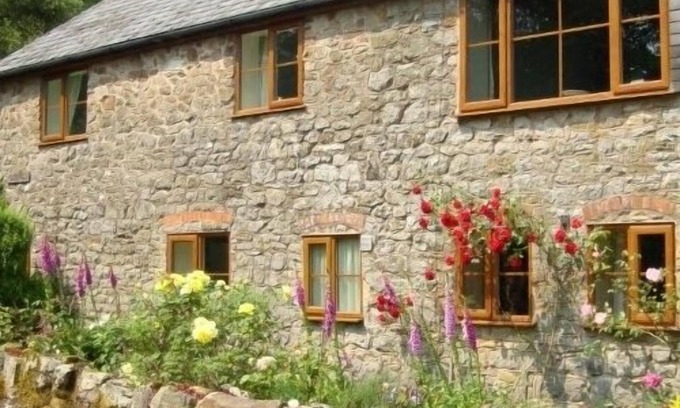 Church Stretton Cottage | Quality 2 bedroom rural cottage, Excellent walking & Bird watching from the door