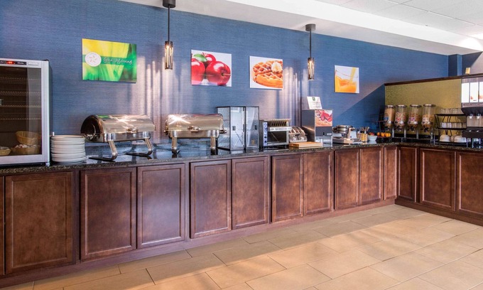 Gander Hotel | Quality Hotel & Suites