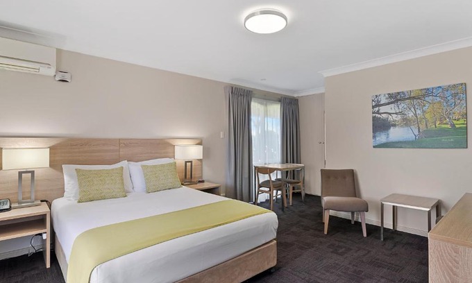 East Wagga Wagga Hotel | Quality Inn Carriage House