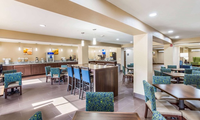 Tad Hotel | Quality Inn Charleston South