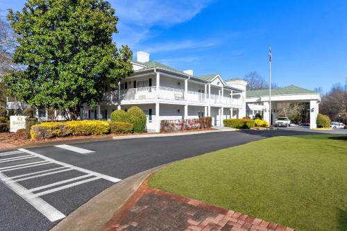 Fayetteville Hotel | Quality Inn Fayetteville Near Historic Downtown Square