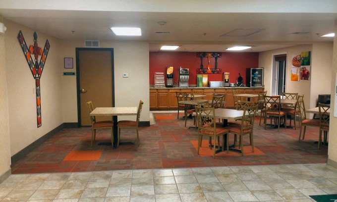 Junction City Hotel | Quality Inn Junction City - Near Fort Riley