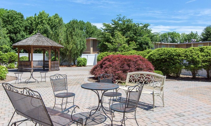 Ledgewood Hotel | Quality Inn Ledgewood - Dover