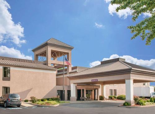 Rushville Hotel | Quality Inn & Suites Near Amish Country