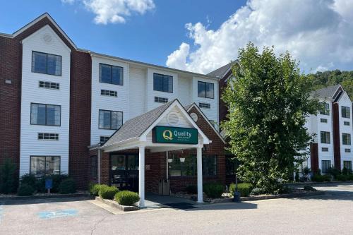Prestonsburg Hotel | Quality Inn & Suites Prestonsburg next to Mountain Arts Center