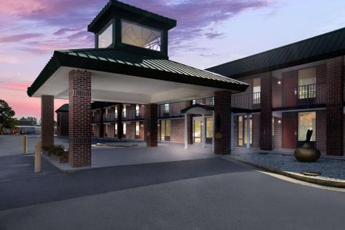 Vidalia Hotel | Quality Inn & Suites Vidalia