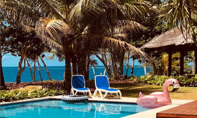 Mele House | Qualius Lodge is Mele Bays WOW Property and Private Paradise by the Sea