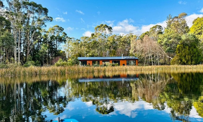 Golden Valley Villa | Quamby Bluff Lake House with Private Lake, Kayaking, Mountain, Wedding,Deloraine