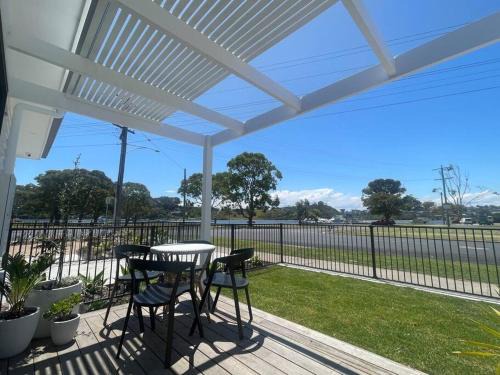 Lakes Entrance Apartment | Quarterdeck Lakes Entrance 2br *Waterfront* Apartment