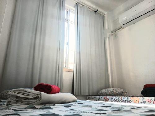 Portuguesa House | Quarto Privado Cama Casal e Individuais Apto