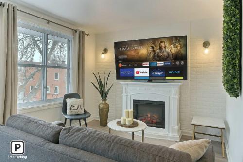 Saint-Sauveur Apartment | Quebec city Downtown River Sidewalk 2 Free Parking