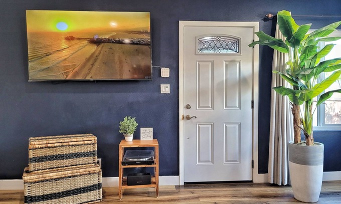 Compton House | 🌊queen bed-near SOFI LAX-free parking-gated yard
