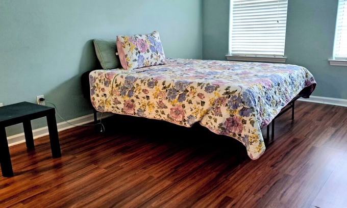 Tallahassee House | Queen bed w/ Full bath!