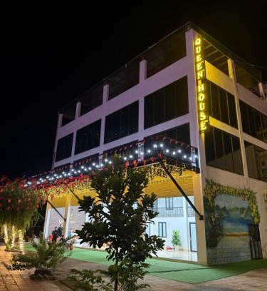 Cao Bang Bed & Breakfast | Queen House