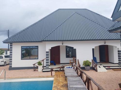 Makunduchi Bed & Breakfast | Queen Park Resort