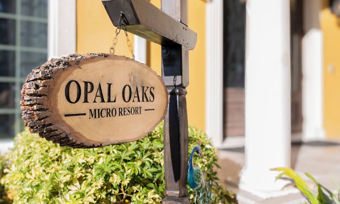 Lakeland House | Queen Room at Opal Oaks Micro Resort - Pool, Hot Tub, Sauna, Billiards