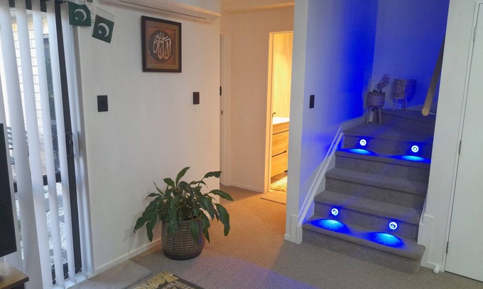 Papatoetoe House | Queen Room Available: close to Airport & malls,train station,CBD,restaurants