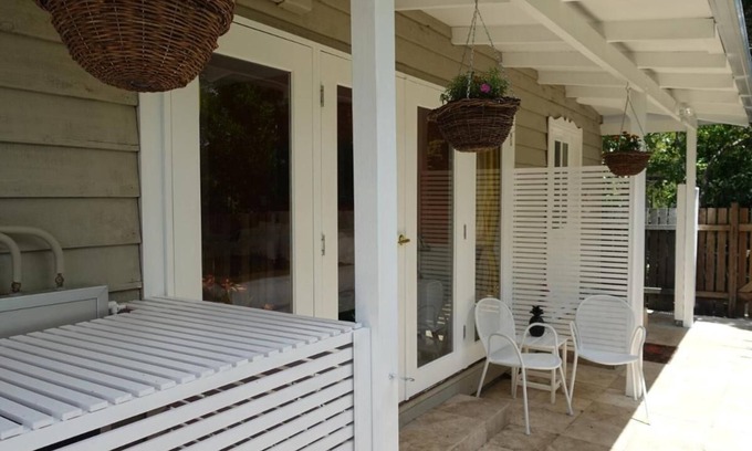 Palmwoods Bed & Breakfast | Queen Room with Balcony Palmwoods